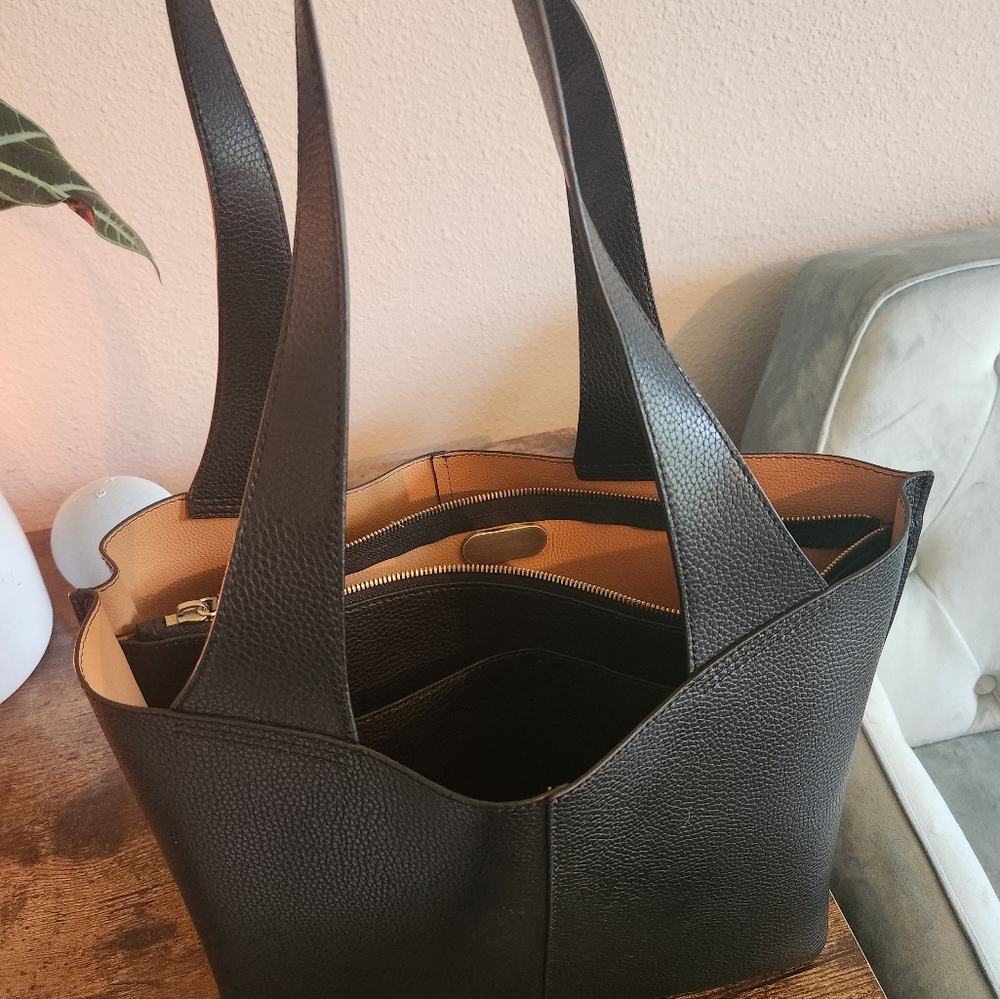 HOBO Leather Purse (Used Under 5 Times)